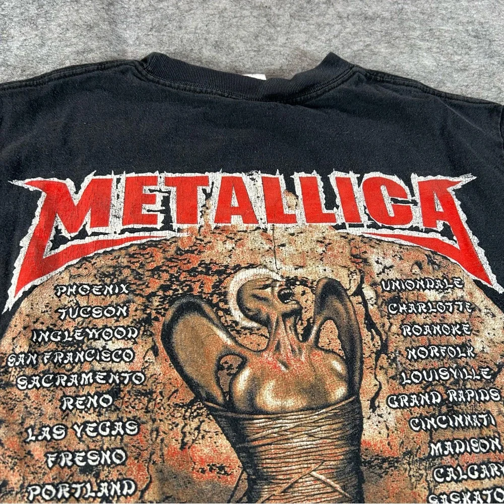 Vintage Metallica Shirt Mens Medium Black 2004 World Tour Pushead Madly In Anger